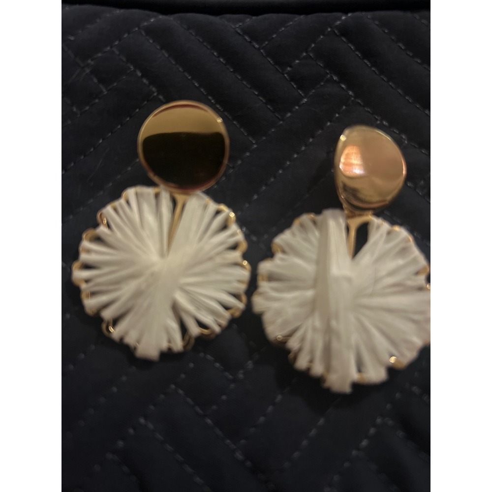 White Raffia Flower Earrings Gold‎ Tone Drop Dangle Statement Lightweight